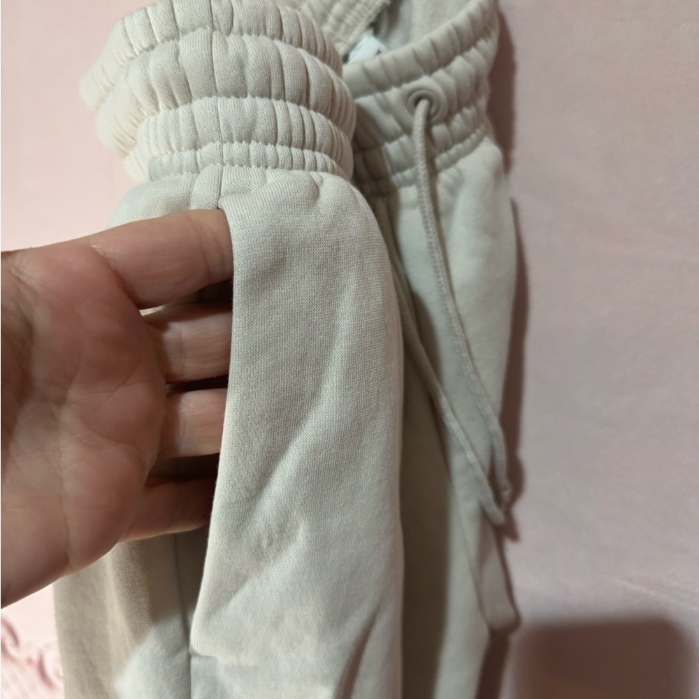 Nike Woman’s Sport Sweatpants Beige Club Fleece Size Small Drawstring Joggers - Picture 8 of 8